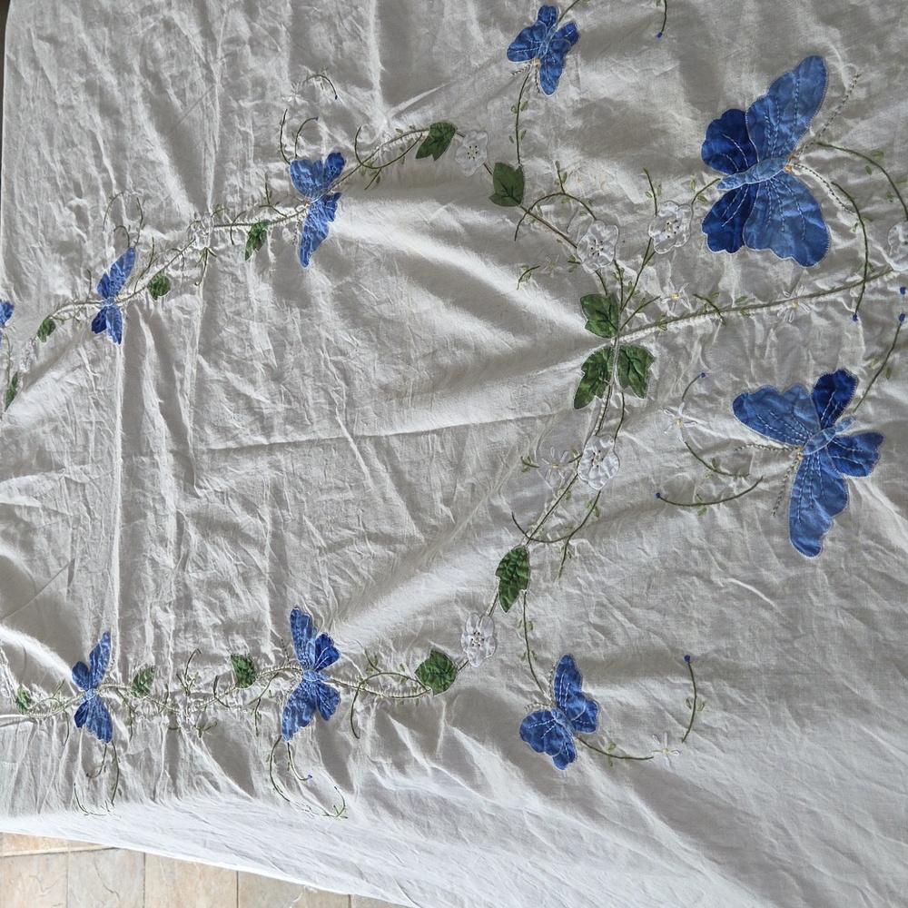 Cottagecore Vintage Hand Embroidered Applique Butterfly Oval Tablecloth - Picture 15 of 17